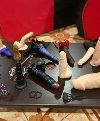 Ненасытная брюнетка приглашает к себе для ярких и страстных встреч. Гарантирую полное погружение в мир удовольствия и разврата. Звони и приходи - не пожалеешь! 9104, 35 лет